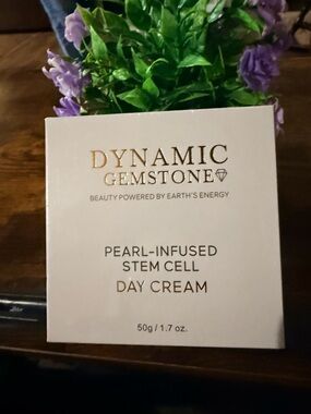 Dynamic Gemstone Pearl-Infused Stem Cell Day Cream